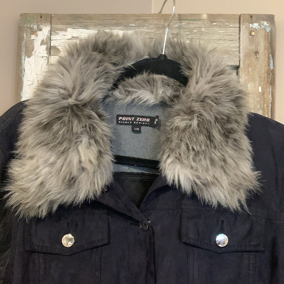 Point Zero Jacket with Faux Fur Collar Medium - Picture 11 of 17